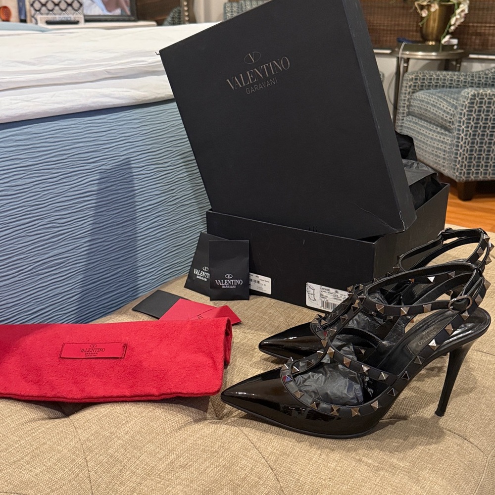 ♥️♥️♥️Valentino Black Noir Rockstud Stiletto Heels♥️♥️♥️